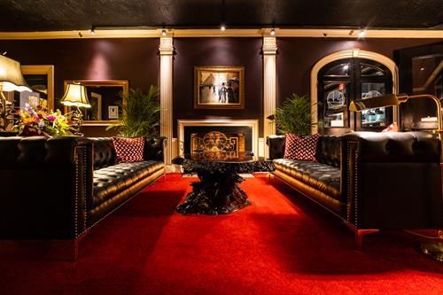 The inn's intimate bar and lounge