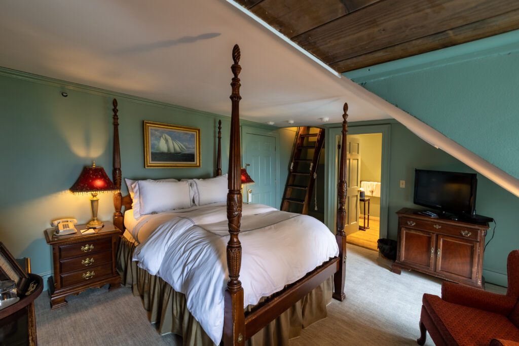 Spacious suite sitting area at Balance Rock Inn
